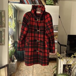 Holiday Wool coat fully lined Macy’s New York. Excellent condition! Wool hood.